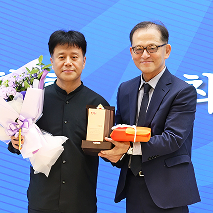 25년 간 장학금 기부한 최광돈 동문에 감사패 수여