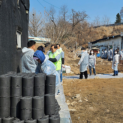 꽃샘추위 대비해 화전동 취약계층에 연탄 800장 전달
