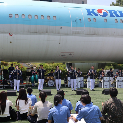 [신문사] 더 높게, 그리고 더 빠르게… ‘2026 공군 음악회’ 개최
