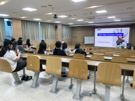 신입생 한 명에 선배·교수·전문가 멘토 셋...‘3중 멘토링’ 프로그램 2학기 출발